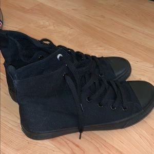 Black converse like
